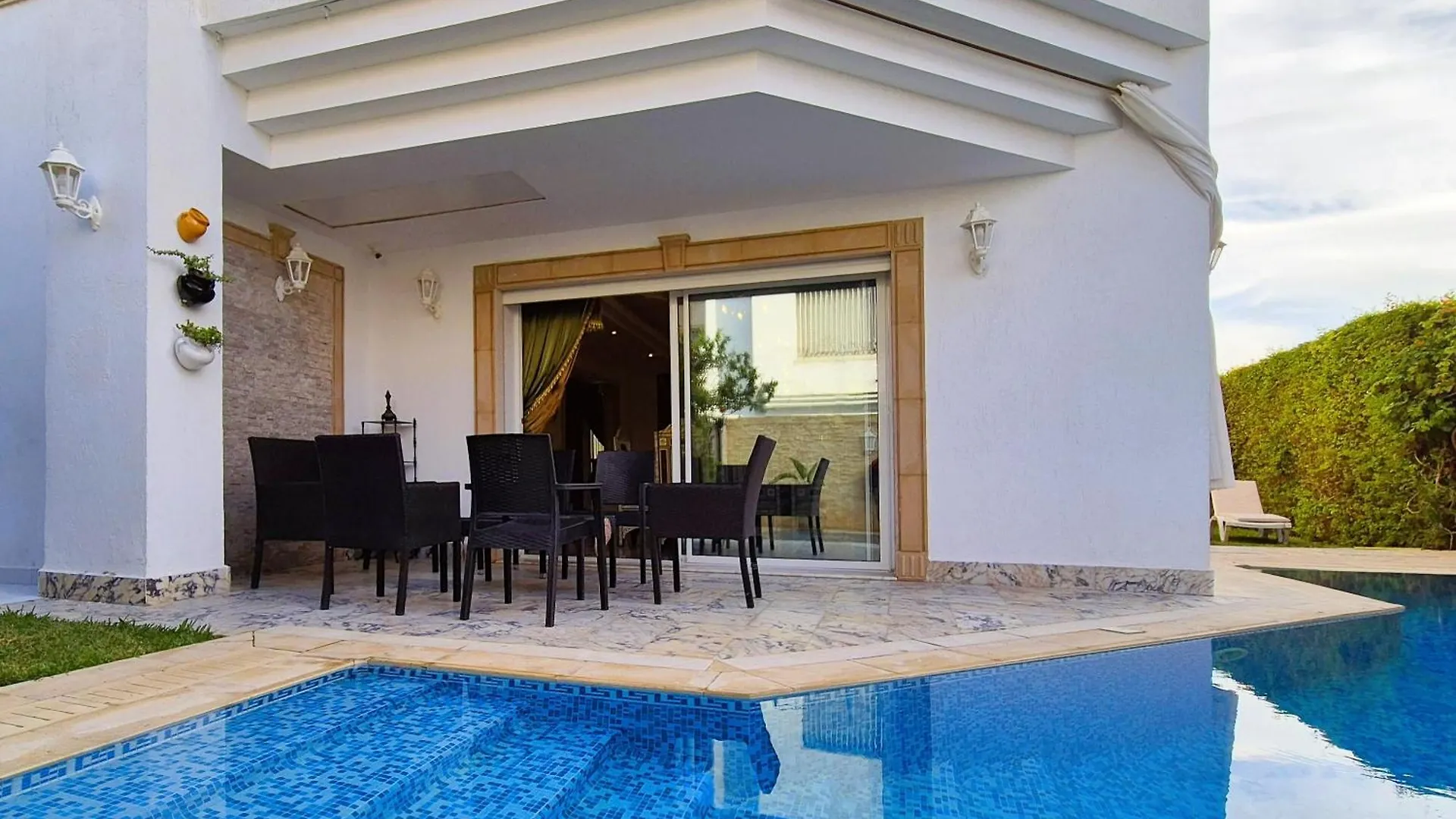 L'Orchidee - Villa De Luxe Avec Piscine Chauffee, Ascenseur Privatif Et Vue Sur Le Lac De Tunis 0*,