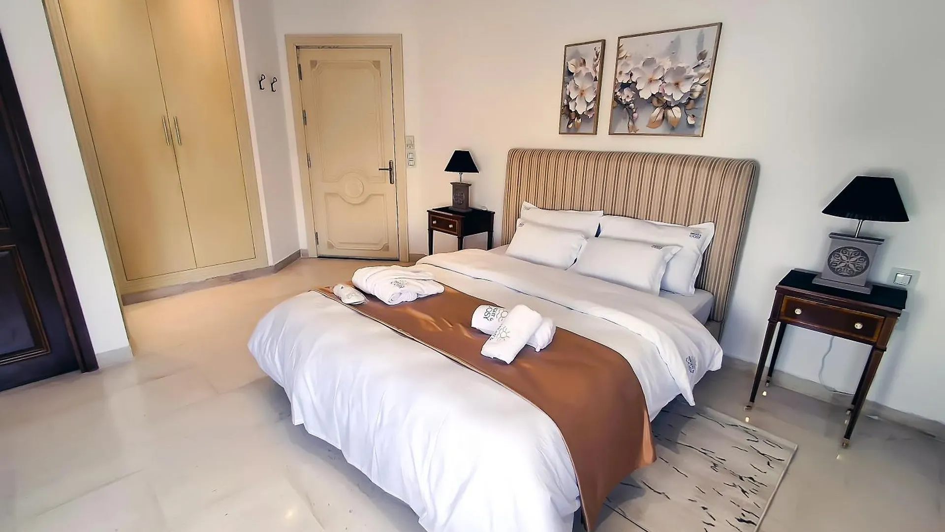 L'Orchidee - Villa De Luxe Avec Piscine Chauffee, Ascenseur Privatif Et Vue Sur Le Lac De Tunis