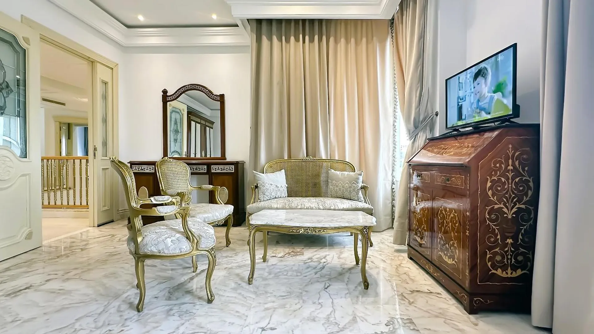 L'Orchidee - Villa De Luxe Avec Piscine Chauffee, Ascenseur Privatif Et Vue Sur Le Lac De Tunis 0*,