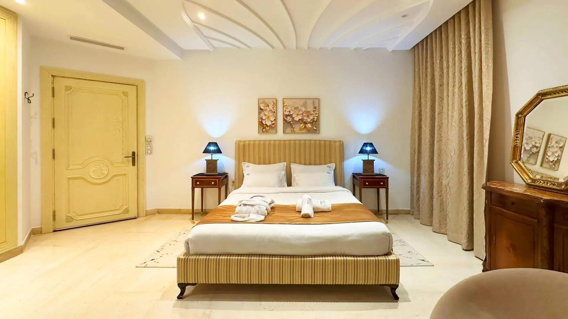 L'Orchidee - Villa De Luxe Avec Piscine Chauffee, Ascenseur Privatif Et Vue Sur Le Lac De Tunis